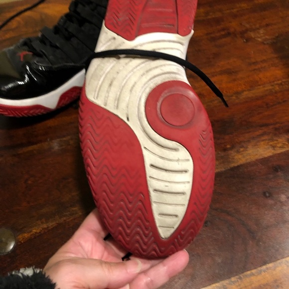 Nike Air Jordan Max Aura Men's Sz 10.5 Shoes Black/Red/White AQ9084-006 - Picture 9 of 11